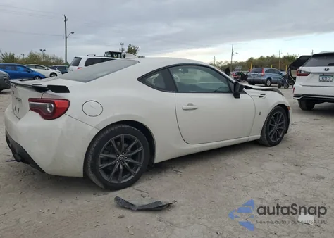 2017 Toyota 86 Base из США, поврежденный, VIN JF1ZNAA14H8707014